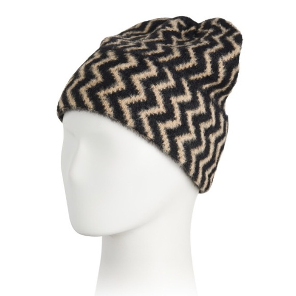 FREE PEOPLE Soft Fuzzy Boho Beanie Hat NEW Black Tan Chevron Zigzag Combo - Picture 1 of 16